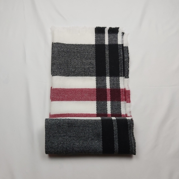 New Ardene Scarf - Picture 1 of 2